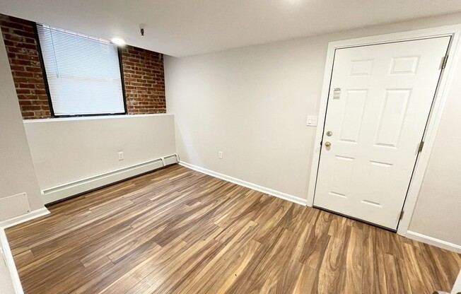 4 beds, 2 baths, $8,000, Unit 26