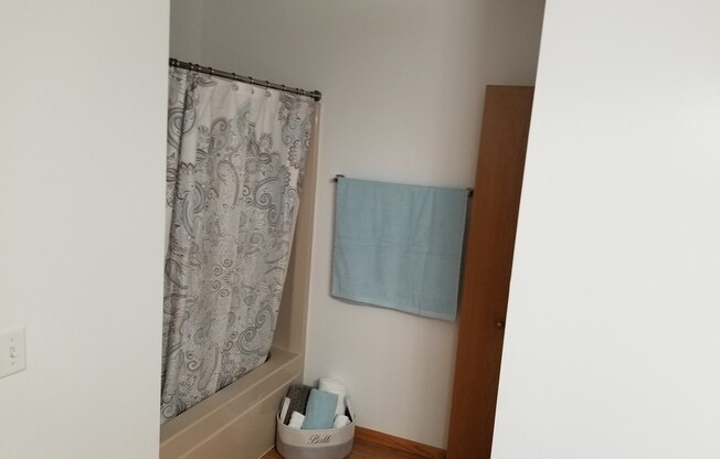 1 bed, 1 bath, 810 sqft, $1,390, Unit 800-203