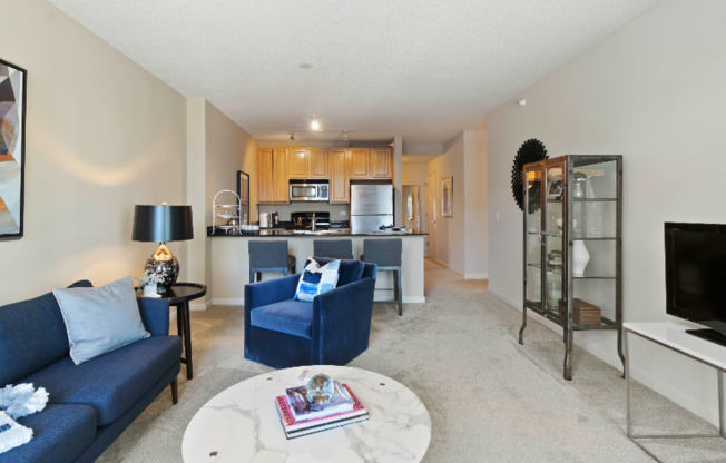 318 N DESPLAINES ST