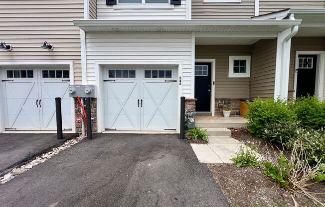 Luxurious 3-Bedroom Townhome in Norristown! Available mid-July!