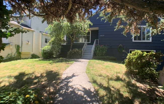 3829 NE 95 ST