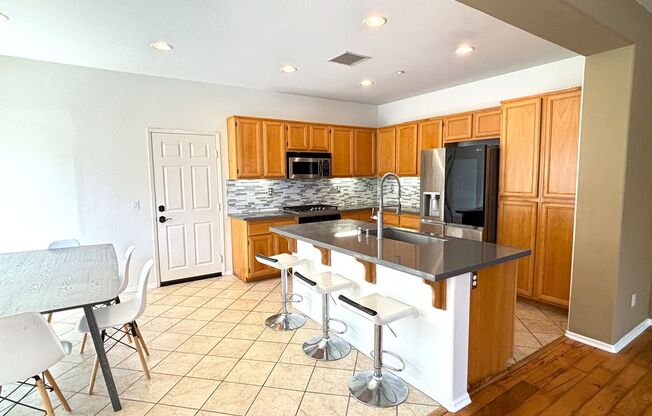 Executive Style Vista Home at an Affordable Price!