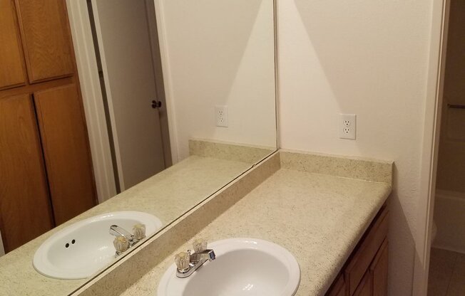 2 beds, 2 baths, 1,040 sqft, $1,610, Unit 214