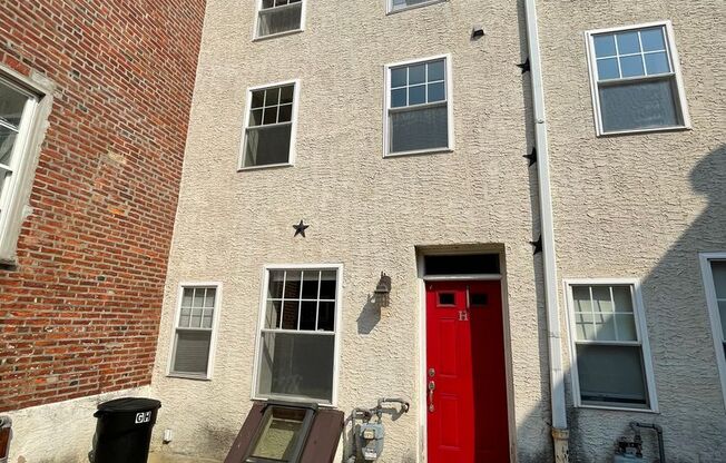 Cozy One Bedroom Townhome w/ All Amenities In The Heart of Northern Liberties!