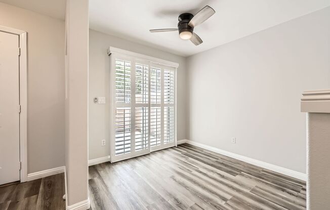 Beautiful and Nicely Remodeled Henderson Townhome!