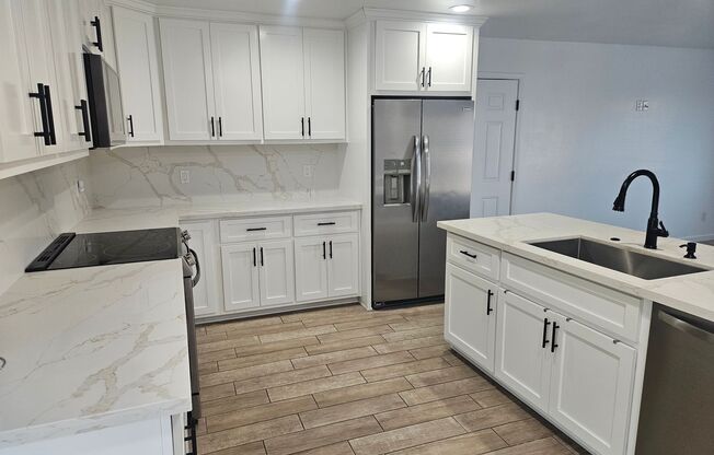 1st MONTH'S RENT FREE!!! 3 Bedroom Home Located in Bullhead City