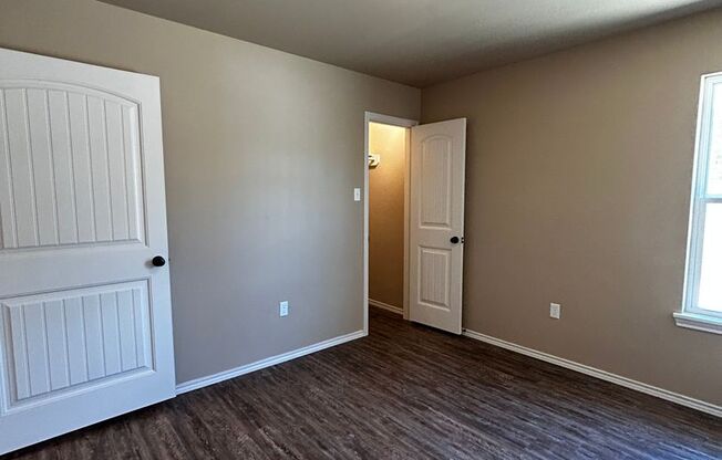 3 beds, 2 baths, $1,350