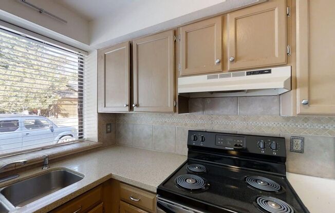 Spacious Willow Springs Townhome Near Trails, Shopping & Dining