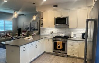 3bd/2ba House with Remodeled Kitchen and A/C