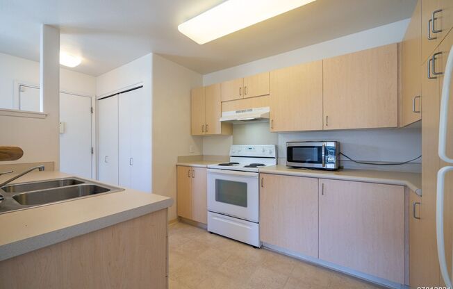 GATED 3BR 2BA w/2 PARKING Townhouse Convenient Location Mililani Mauka close to Schofield, Wheeler & Hickam!!!