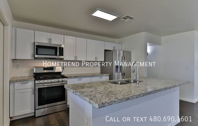 1023 S LOLA LN