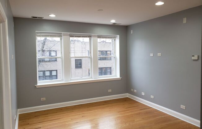 Spacious, Light Drenched 2 Bedroom / 1 Bathroom in the Heart of Irving Park