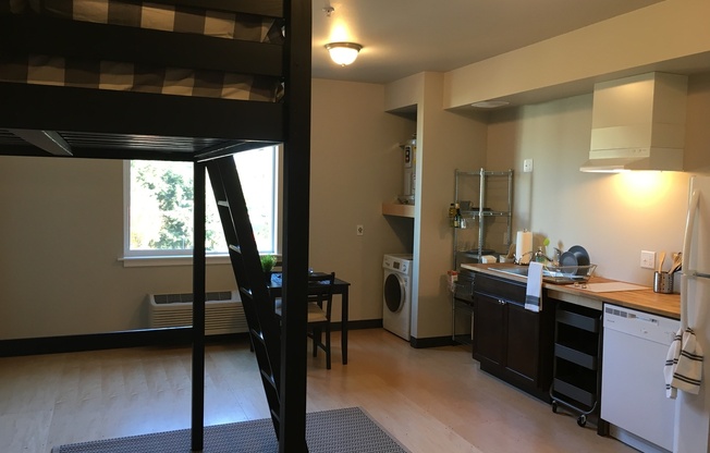 Studio, 1 bath, 331 sqft, $1,275, Unit 211