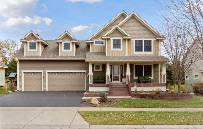 Woodbury, Stylish & Spacious Home Near Shops, Dining & Community Amenities!