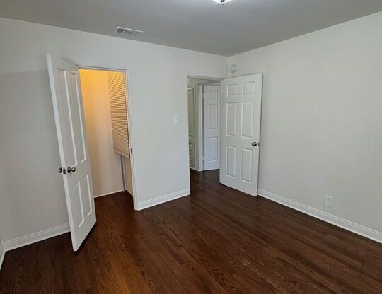 2 beds, 1 bath, 868 sqft, $2,995