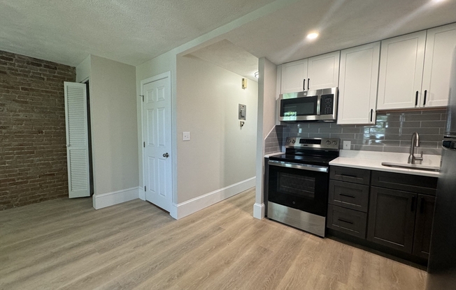 685 E 7 ST