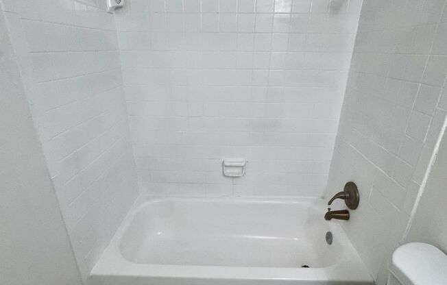 3 beds, 2 baths, 1,205 sqft, $2,075, Unit 003