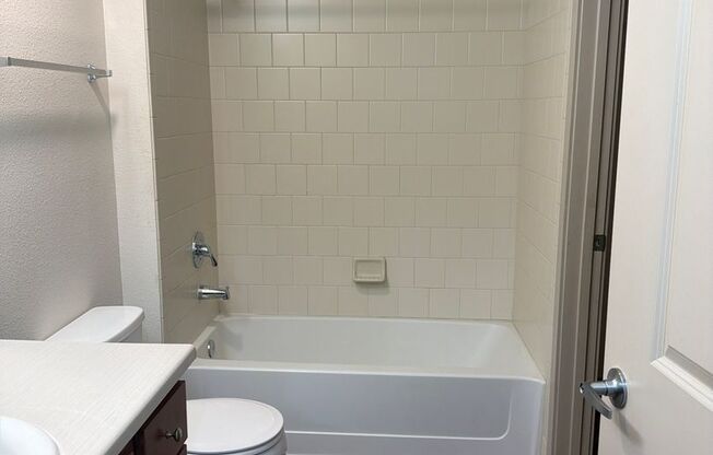 1 bed, 1 bath, 614 sqft, $1,250, Unit 1-207