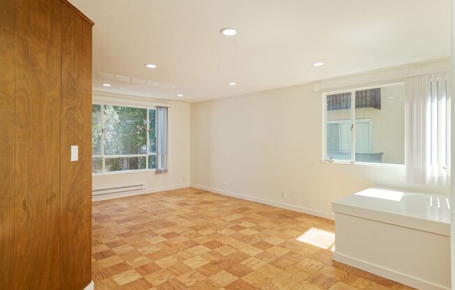 1 bed, 1 bath, 700 sqft, $2,450, Unit 118