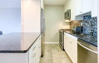 1 bed, 1 bath, 879 sqft, $3,650, Unit 11J