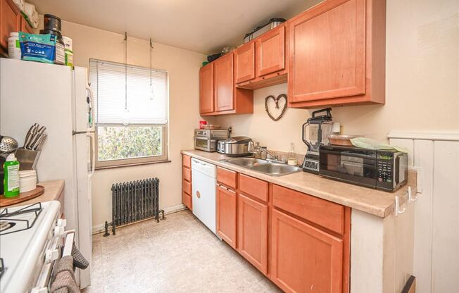 1 bed, 1 bath, $1,075, Unit 2361 3