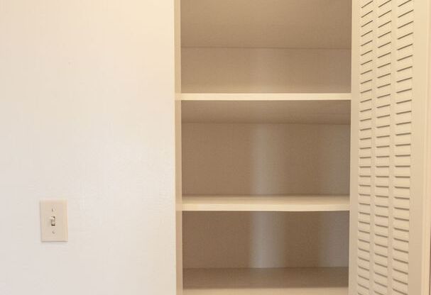 1 bed, 1 bath, 682 sqft, $975, Unit Unit 614