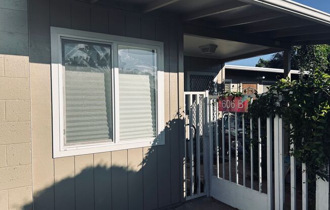 Large 1 bedroom Cottage with full sized kitchen in Kailua