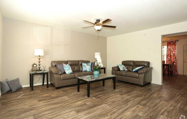 3 beds, 2 baths, 1,096 sqft, $1,550