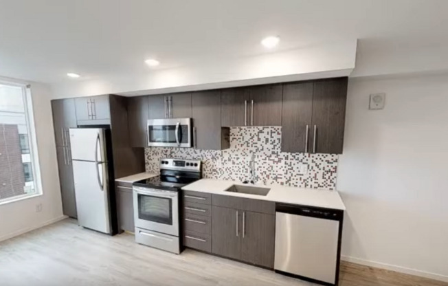 Studio, 1 bath, 272 sqft, $1,350, Unit 711