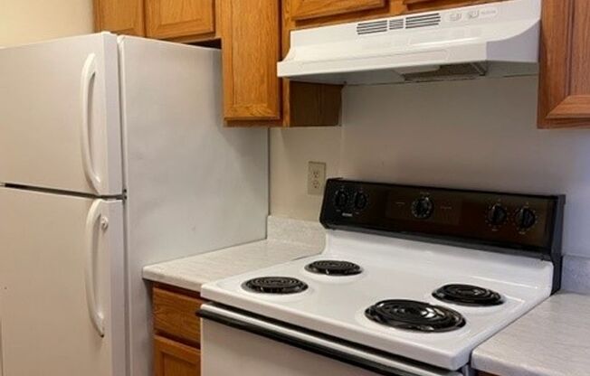 2 beds, 1 bath, 925 sqft, $1,275, Unit 2255-001