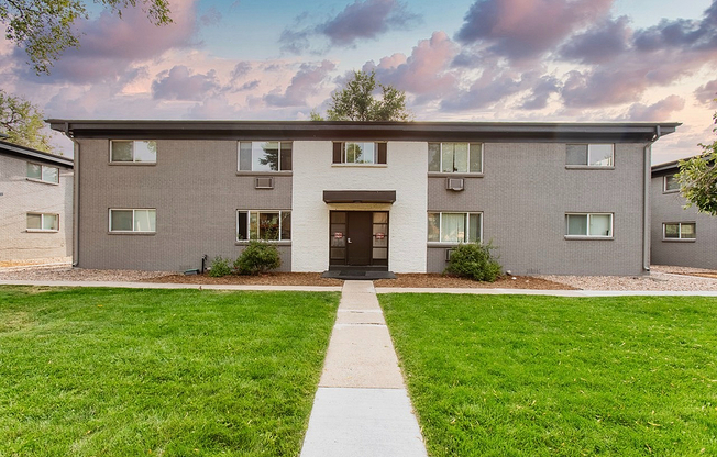 Oak Street Apartments North-2 Large