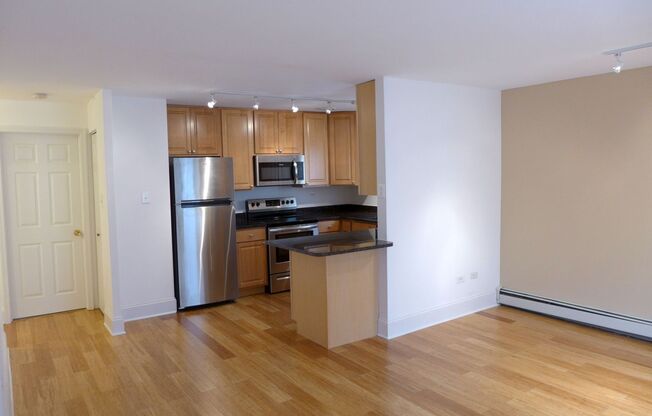 2 beds, 1 bath, 900 sqft, $1,795, Unit 1B