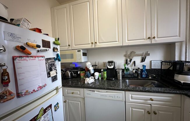 2 beds, 1 bath, 750 sqft, $3,100, Unit 46