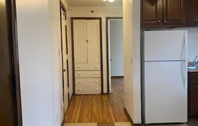 1 bed, 1 bath, 410 sqft, $945, Unit 8 - 24