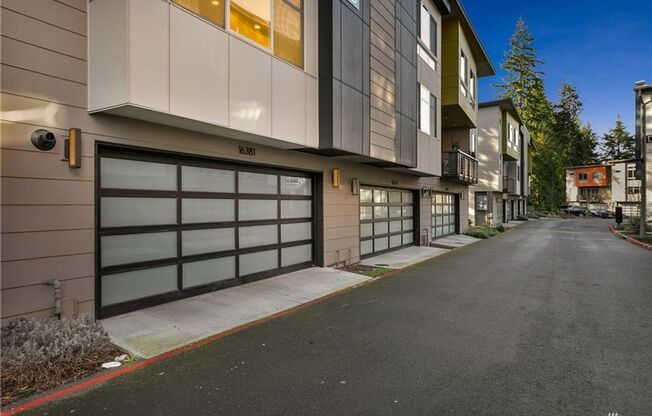 Stunning modern townhome 3 bedroom 3 bath Bellevue Microsoft area