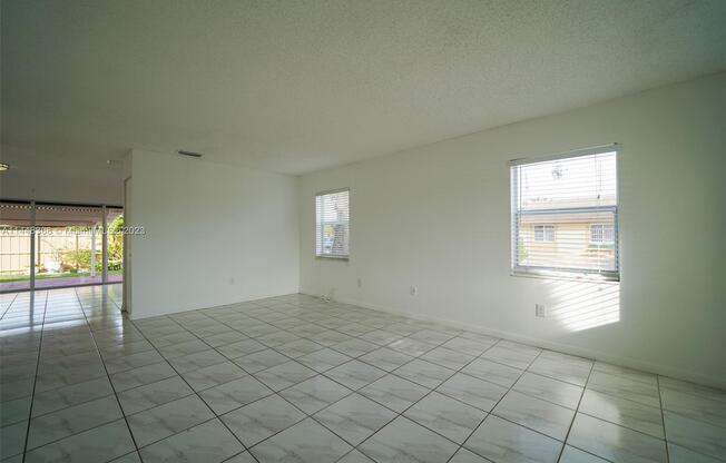 7182 SW 152 CT