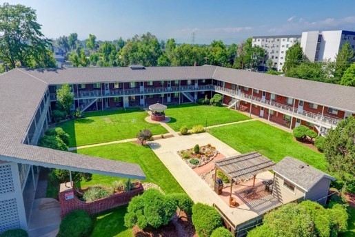2 beds, 1 bath, 832 sqft, $1,550, Unit 211