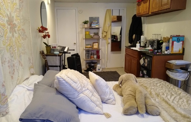 Studio, 1 bath, $1,995, Unit C