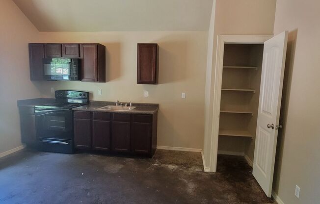 3 beds, 1 bath, $1,050