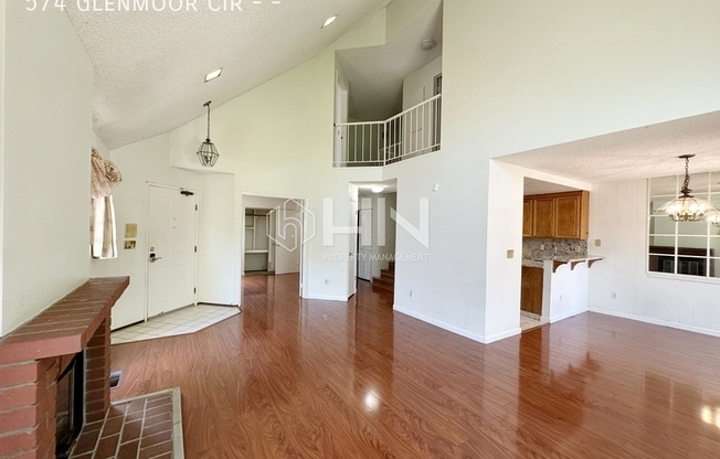 574 GLENMOOR CIR