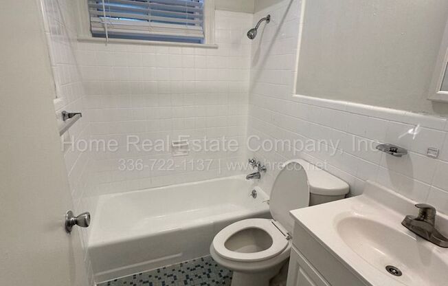 Colonial Arms Apartments | 805 West End Blvd Apt B-1