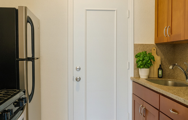 1 bed, 1 bath, 567 sqft, $1,880, Unit 25- Unit 16