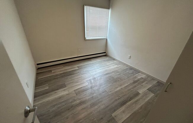 2 beds, 1 bath, $1,395, Unit 122