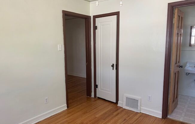 1 bed, 1 bath, $950, Unit PM 195-3 - Apt. 3