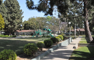 2 beds, 1 bath, 868 sqft, $2,595, Unit 2706