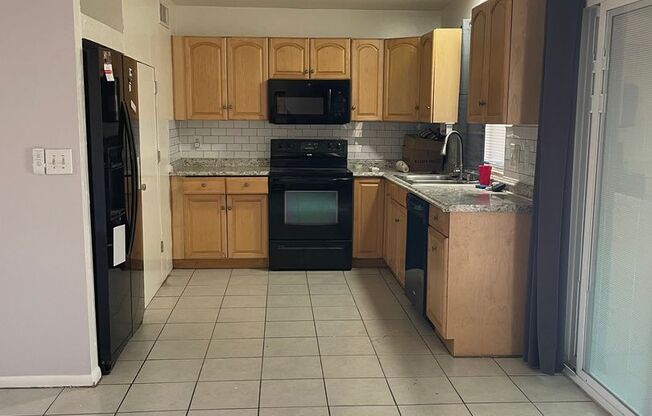 3 beds, 2 baths, $1,650