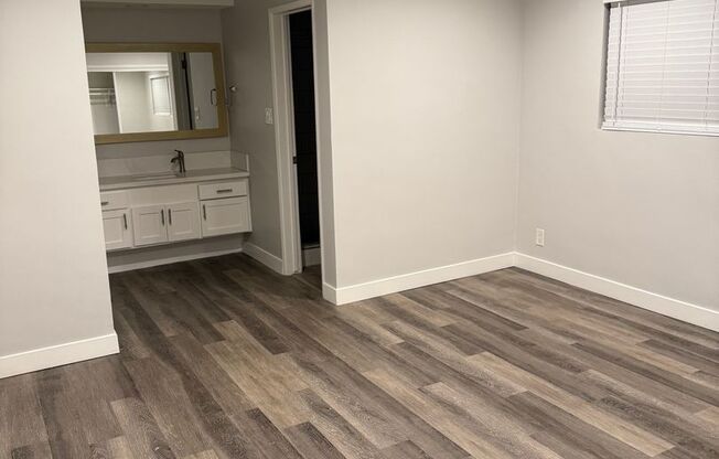 350 N Crescent Drive