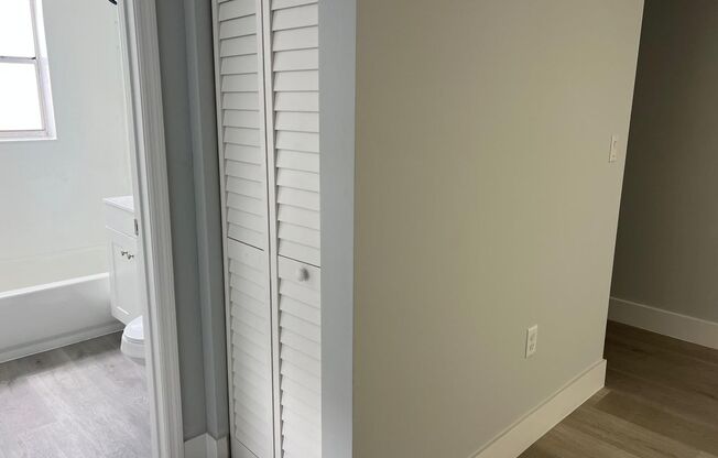 2 beds, 1 bath, 750 sqft, $1,800, Unit 5300-17
