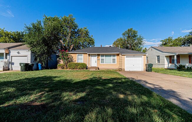 3 Bed 1.5 Bath in Midwest City!