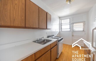 815 W Waveland Ave